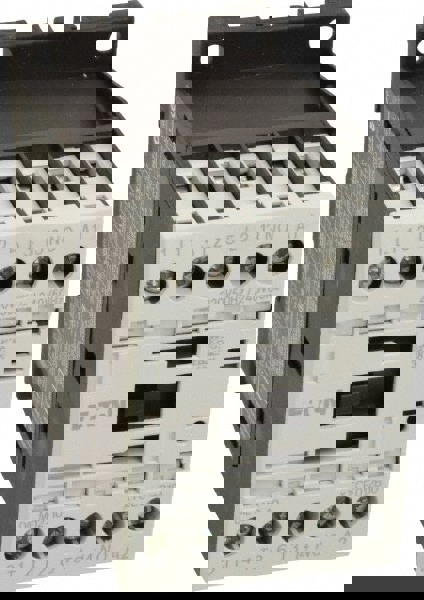 IEC Contactor: 3 Poles, 12 A Load Amps-Inductive, 22 A Load Amps-Resistive, NO